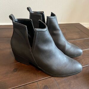 Women's Gray Ankle Boots